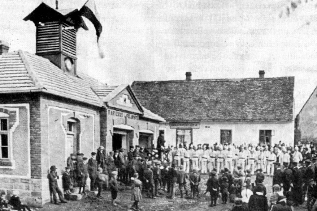 Otevření zbrojnice 1914